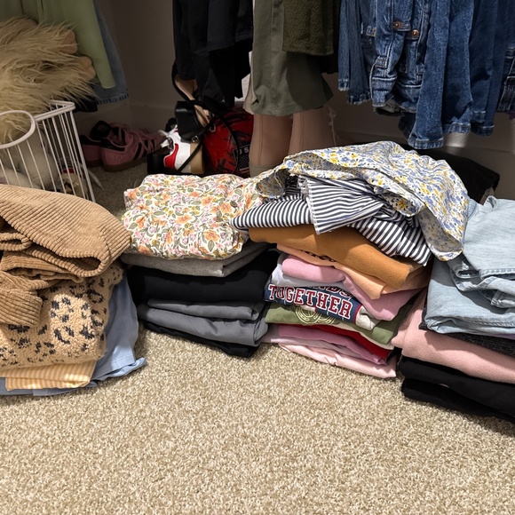 *BUNDLE* Girls L-XL over 30 Items - Picture 12 of 12